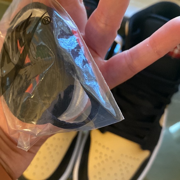 COPY - Air Jordan 1 Mid SE "Tartan Swoosh" sneakers New in Box - Picture 6 of 13